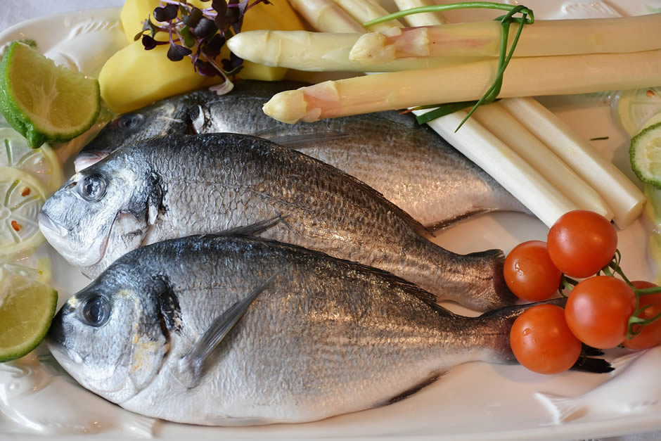 pesce pomodorini e verdure