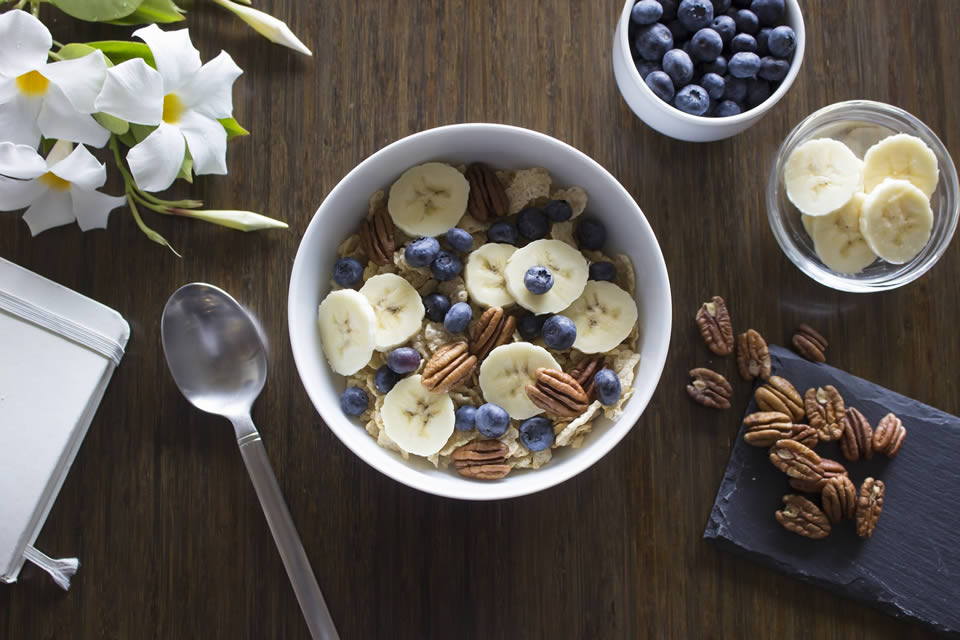banana con cereali e yogurt